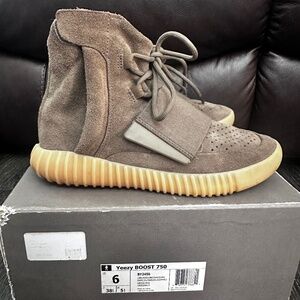 Yeezy 750 chocolate
